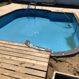 Accessoires indispensables pour l'entretien de votre piscine : produits et outils Saint-Sebastien-sur-Loire